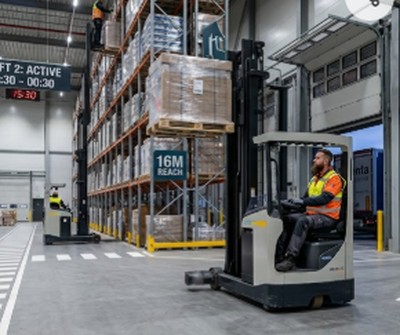 Vysokozdvižný vozík (Reach truck) – s praxí a certifikací