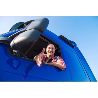 Motorista de camião da categoria CE com carro próprio (distribuição e logística) (700 - 1000 euros líquidos por semana para 50-70 h) (IQ Select)