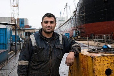 Dock Worker (€590 – €700 net per week)