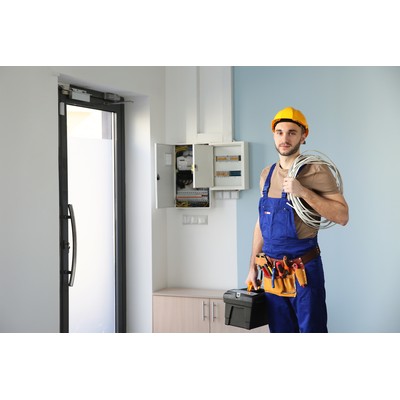 Electricista con VCA (560 €-660 € neto/semana)