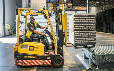 Forklift driver (with valid certificate)
