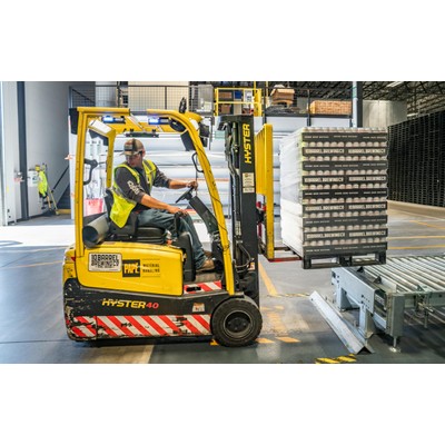 Reach truck driver (valid certificate and clean criminal record)